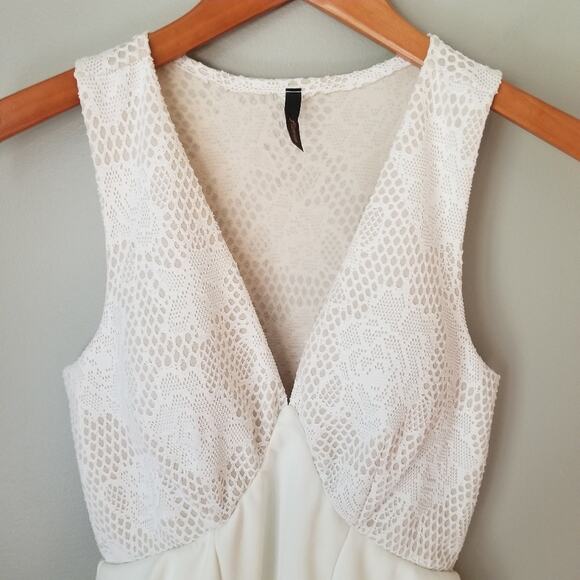 Flamingo White Peplum Fitted Dress with Lace V Neck Detail - Picture 3 of 5